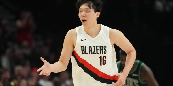 开拓者主帅：杨翰森未与球队同步 但整体表现积极正面