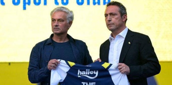 足坛狂欢夜：意甲双雄强势发力，穆帅东家创造历史，西甲格局显现断层