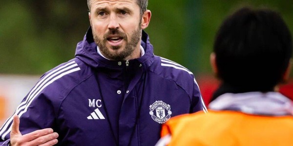 卡里克曼联首训两主力回归战曼城，巨头场边监督！赢11场才能确保进欧冠